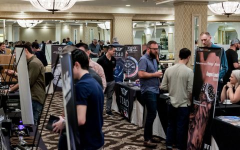 阿里爾·亞當斯 (Ariel Adams) 在首屆 LAmicroLUX 活動中談腕表微型品牌：“這些都是愛好者驅動的品牌”