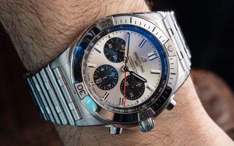 動手：百年靈 Chronomat B01 42 手表