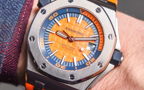 Audemars Piguet Royal Oak Offshore Diver 'Funky Color Edition' 手表 2017 年動手