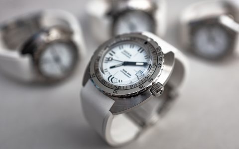 介紹厭倦了顏色？Doxa 的“Whitepearl”表盤現已為其整個核心系列提供