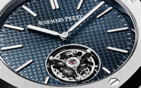 有史以來第一次，皇家橡樹“Jumbo”獲得超薄自動上鏈飛行陀飛輪