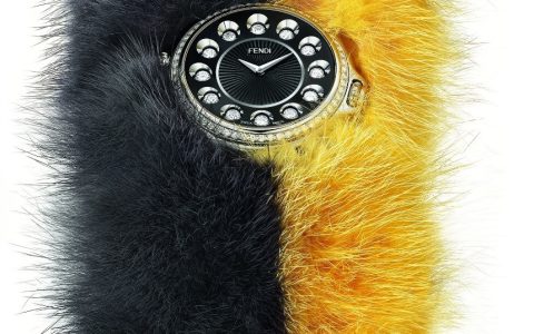 這款Fendi奢華女士手表色彩繽紛且毛茸茸