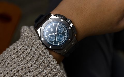 親身體驗2021款43毫米皇家橡樹離岸型腕表，搭載自制機芯4404