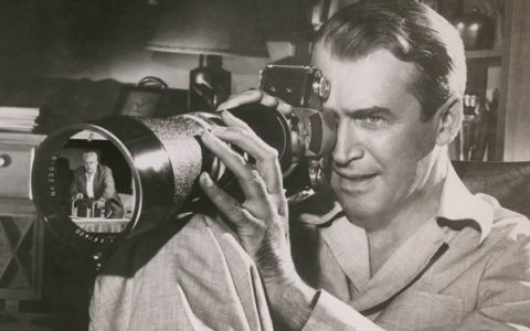 吉米·斯圖爾特在《后窗》中在室內佩戴天梭Field腕表