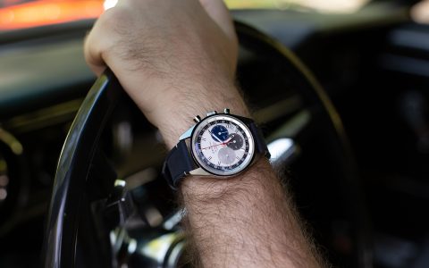 將真力時(shí)Chronomaster Original手表佩戴到手腕上