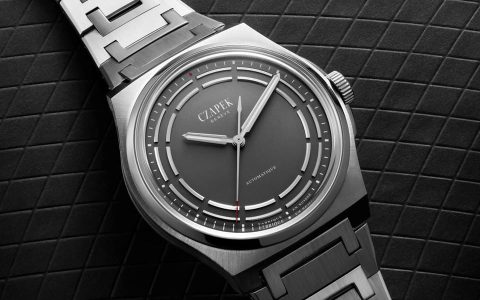 面盤設計很有巧思、要價超過百萬的CZAPEK運動風三針表