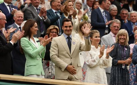 費(fèi)德勒溫網(wǎng)接受表揚(yáng)老婆的勞力士意外搶走天王風(fēng)采