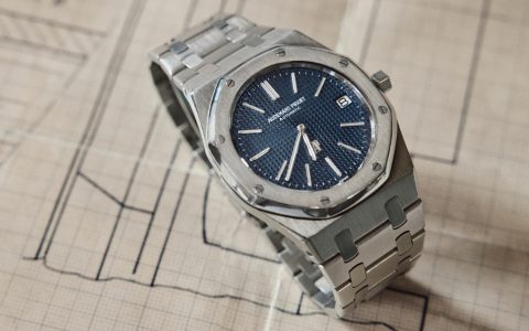 AP皇家橡樹(shù)Jumbo16202ST手表最新行情溢價(jià)驚人堪稱(chēng)運(yùn)動(dòng)表天花板