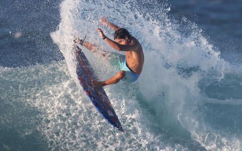 水鬼季節(jié)來臨：專業(yè)沖浪選手為何偏愛戴表逐浪